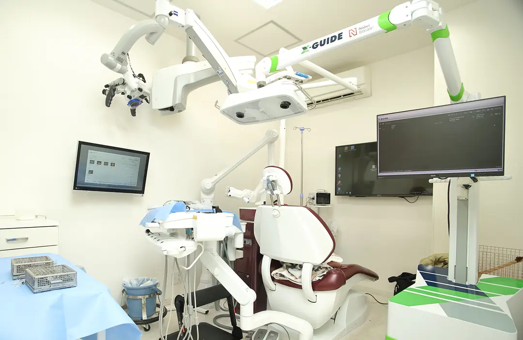 ナビゲーションシステム（Xガイド）を導入したインプラント手術室の様子