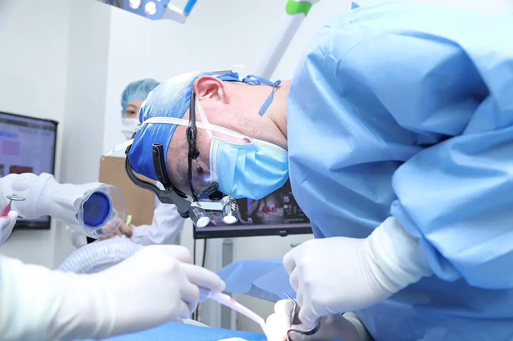 インプラント治療の様子