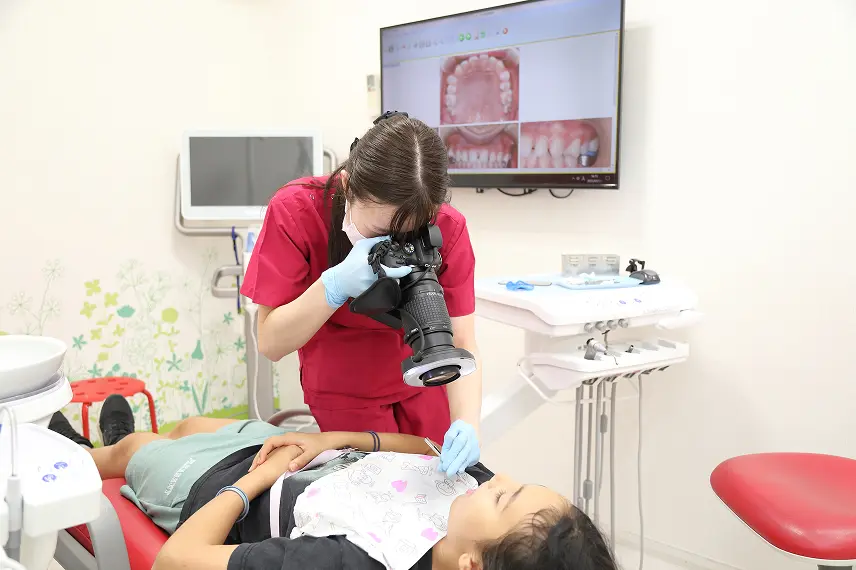 精密検査を受ける子供